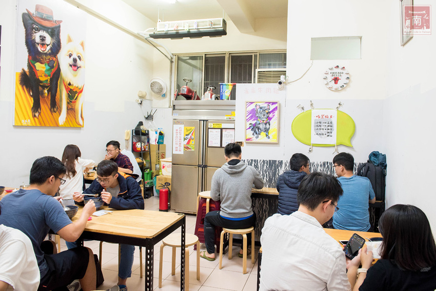 【台南美食】經典牛肉麵搭配碎番茄湯頭｜紅燒湯頭濃郁｜牛肉牛筋超大塊~~黑炫瘋乖乖牛肉麵 - 南人幫