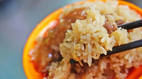 【台北美食】大龍峒熊會長油飯-內行人都讚不絕口的銅板巷弄美食