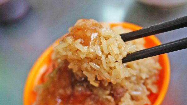 【台北美食】大龍峒熊會長油飯-內行人都讚不絕口的銅板巷弄美食