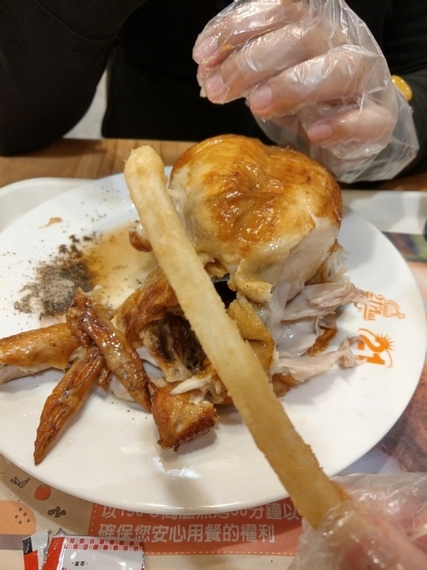 21風味館 徐匯店 ︳大吉大利 今晚吃雞 ︱香草烤雞 炸洋蔥圈 薯條 沙拉 冷熱飲