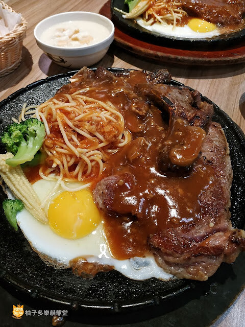 人从众厚切牛排 台北復興店(附菜單):平價厚切大塊沙朗牛排、吃到飽自助吧|臺北餐廳 捷運大安站 科技大樓