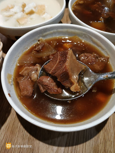 人从众厚切牛排 台北復興店(附菜單):平價厚切大塊沙朗牛排、吃到飽自助吧|臺北餐廳 捷運大安站 科技大樓