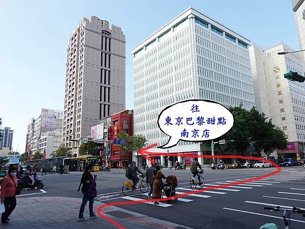 吉林路過馬路左轉往-東京巴黎甜點南京店.JPG 吉林路過馬路左轉往-東京巴黎甜點南京店.JPG