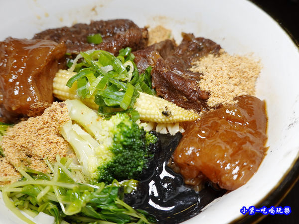 二品芝麻官拌麵-牛脾氣參瑟藝翔食佐宮坊 (2).jpg