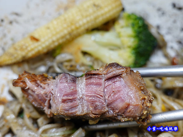 二品芝麻官拌麵-牛脾氣參瑟藝翔食佐宮坊 (1).jpg