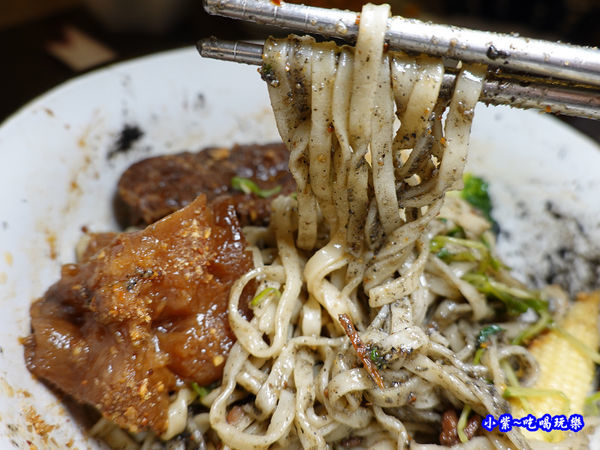 二品芝麻官拌麵-牛脾氣參瑟藝翔食佐宮坊 (5).jpg