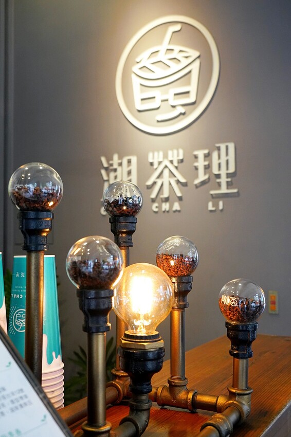 台中在地手搖飲品牌,必點果肉加量「巨峰葡萄紅Plus+」,大顆愛心的「冰果甜心」帶給你100%的戀愛感!