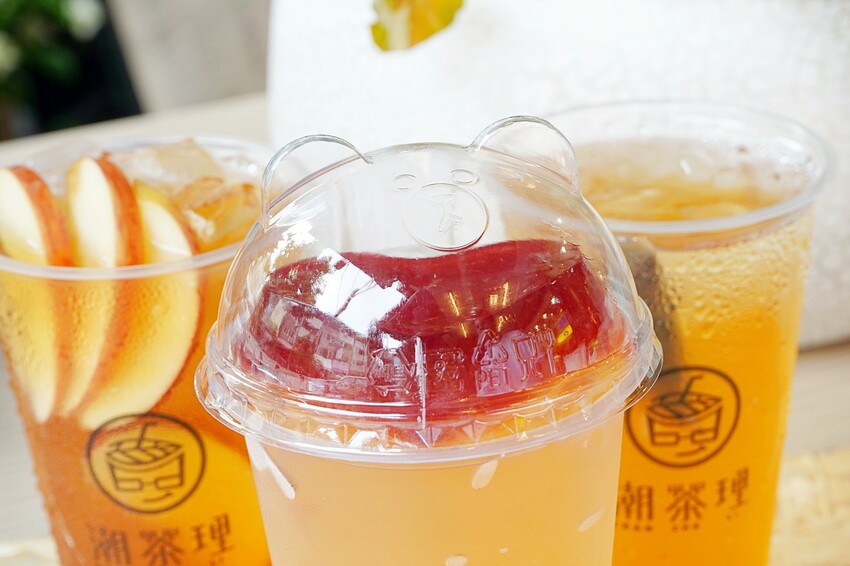 台中在地手搖飲品牌,必點果肉加量「巨峰葡萄紅Plus+」,大顆愛心的「冰果甜心」帶給你100%的戀愛感!