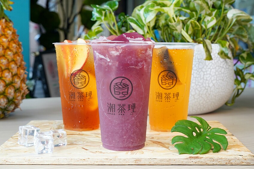 台中在地手搖飲品牌,必點果肉加量「巨峰葡萄紅Plus+」,大顆愛心的「冰果甜心」帶給你100%的戀愛感!