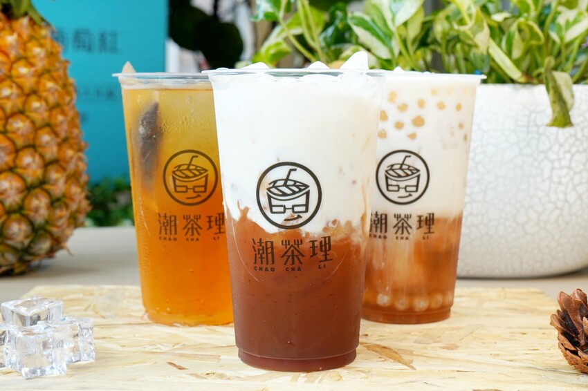 台中在地手搖飲品牌,必點果肉加量「巨峰葡萄紅Plus+」,大顆愛心的「冰果甜心」帶給你100%的戀愛感!