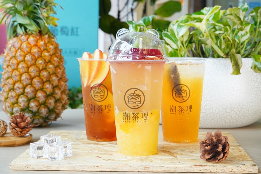 台中在地手搖飲品牌,必點果肉加量「巨峰葡萄紅Plus+」,大顆愛心的「冰果甜心」帶給你100%的戀愛感!