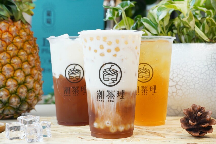 台中在地手搖飲品牌,必點果肉加量「巨峰葡萄紅Plus+」,大顆愛心的「冰果甜心」帶給你100%的戀愛感!