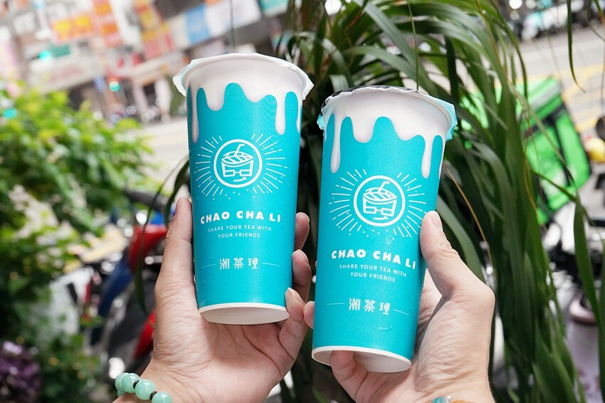 台中在地手搖飲品牌,必點果肉加量「巨峰葡萄紅Plus+」,大顆愛心的「冰果甜心」帶給你100%的戀愛感!