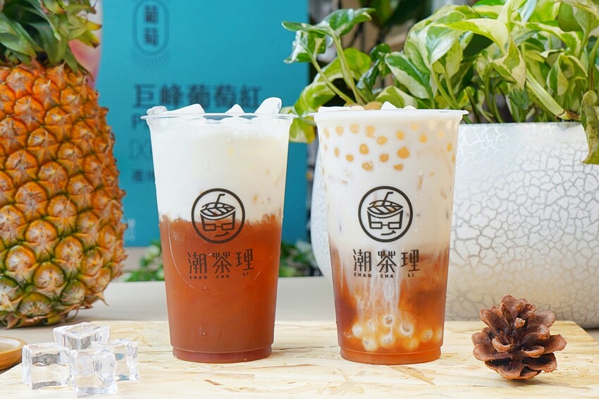 台中在地手搖飲品牌,必點果肉加量「巨峰葡萄紅Plus+」,大顆愛心的「冰果甜心」帶給你100%的戀愛感!