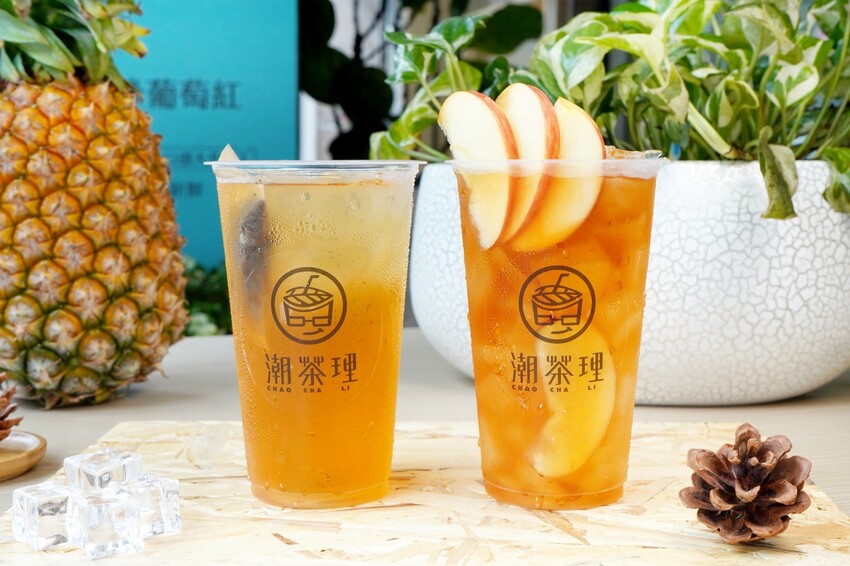 台中在地手搖飲品牌,必點果肉加量「巨峰葡萄紅Plus+」,大顆愛心的「冰果甜心」帶給你100%的戀愛感!