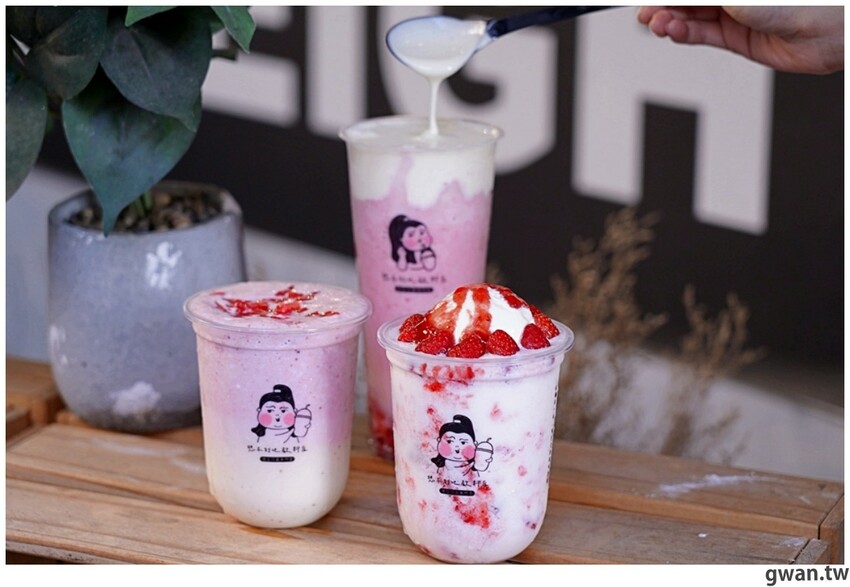 想不到吧芝士草莓沙沙回來啦！三款超人氣草莓飲品，錯過再等一年～