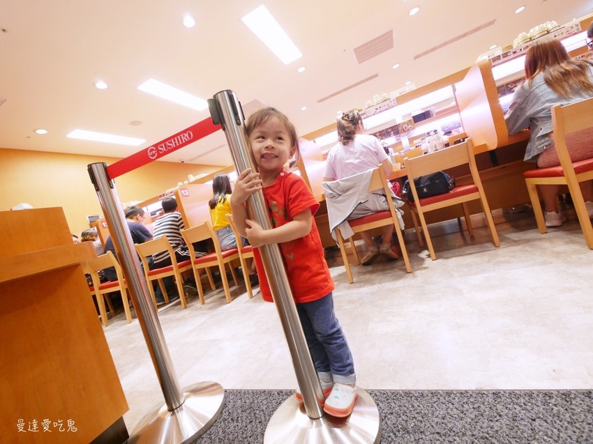 【台南美食】台灣壽司郎 (台南南紡店)。真材實料好味道。大阪第一平價迴轉壽司品牌。台湾スシロー｜台南東區｜南紡購物中心 - 曼達愛吃鬼