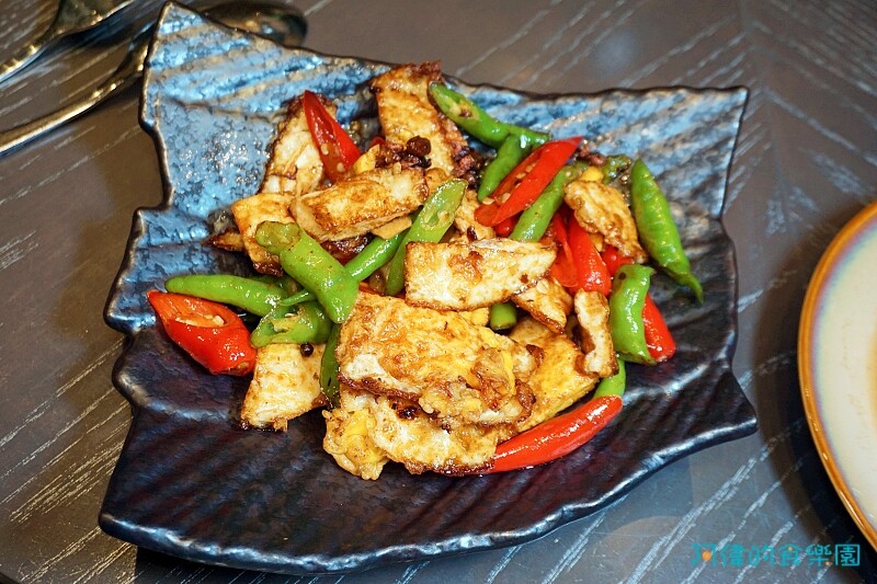 【板橋站】新板希爾頓青雅中餐廳-品鵝宴，招牌嫣紅鵝超香甜、經典盆菜道道精緻美味