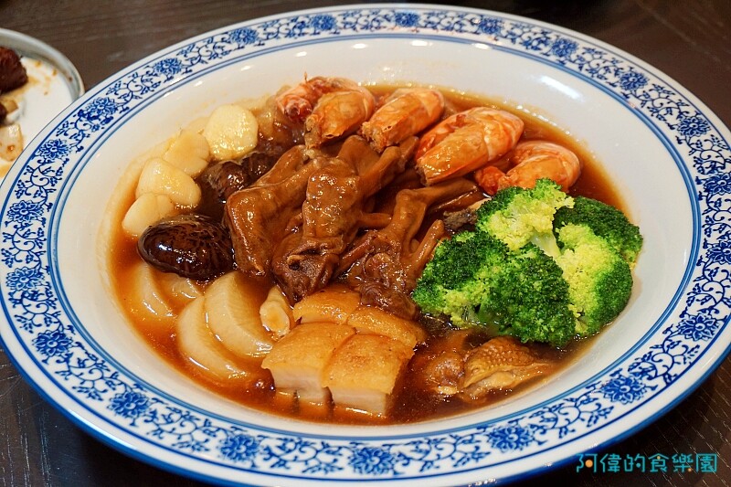 【板橋站】新板希爾頓青雅中餐廳-品鵝宴，招牌嫣紅鵝超香甜、經典盆菜道道精緻美味