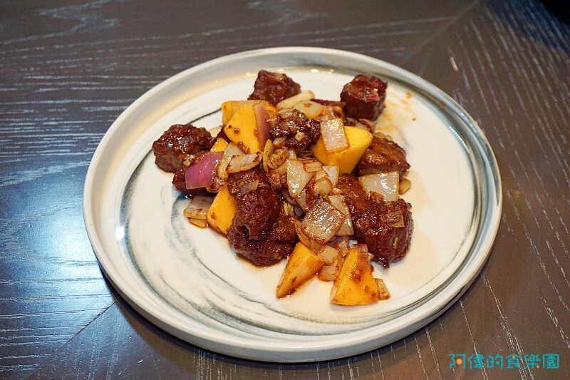 【板橋站】新板希爾頓青雅中餐廳-品鵝宴，招牌嫣紅鵝超香甜、經典盆菜道道精緻美味