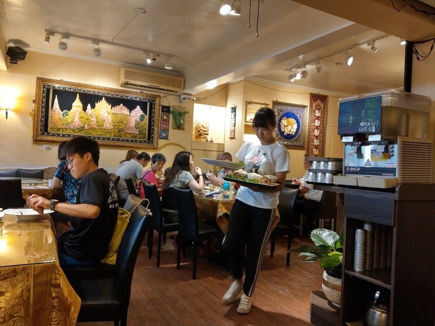 [台北泰式]內湖區港墘站「泰鄉食坊」超大塊又厚實的滿滿蝦月亮