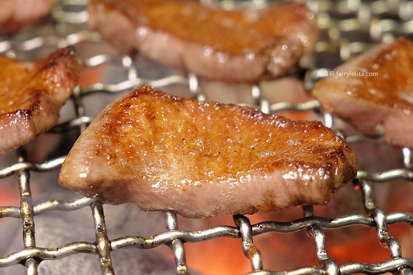 中壢新開幕!白天吃不到、晚上才營業,號稱「最高顏值」燒肉餐廳,竟然躲在超美玻璃屋內! @蹦啾♥謝蘿莉 La vie heureuse