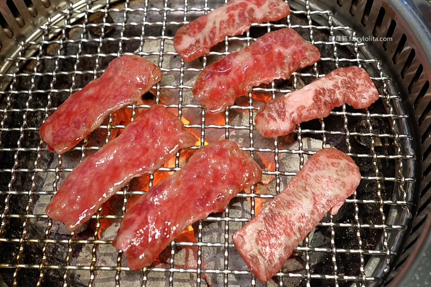 中壢新開幕!白天吃不到、晚上才營業,號稱「最高顏值」燒肉餐廳,竟然躲在超美玻璃屋內! @蹦啾♥謝蘿莉 La vie heureuse