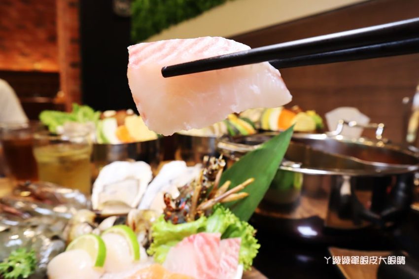 新竹巨城附近美食火鍋推薦香聚鍋物!一喝就上癮的火鍋湯頭,激推台灣優酪豬、手工香菜豬肉滑