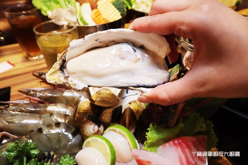 新竹巨城附近美食火鍋推薦香聚鍋物！一喝就上癮的火鍋湯頭，激推台灣優酪豬、手工香菜豬肉滑