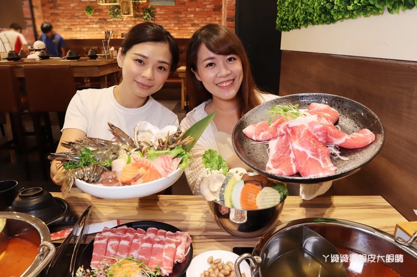 新竹巨城附近美食火鍋推薦香聚鍋物!一喝就上癮的火鍋湯頭,激推台灣優酪豬、手工香菜豬肉滑