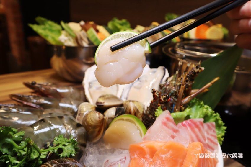 新竹巨城附近美食火鍋推薦香聚鍋物！一喝就上癮的火鍋湯頭，激推台灣優酪豬、手工香菜豬肉滑