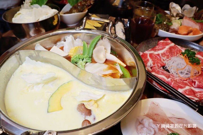 新竹巨城附近美食火鍋推薦香聚鍋物!一喝就上癮的火鍋湯頭,激推台灣優酪豬、手工香菜豬肉滑