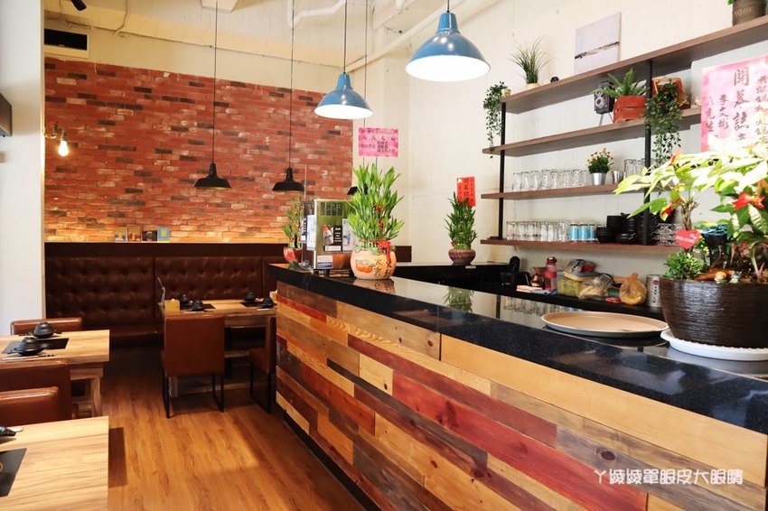 新竹巨城附近美食火鍋推薦香聚鍋物！一喝就上癮的火鍋湯頭，激推台灣優酪豬、手工香菜豬肉滑