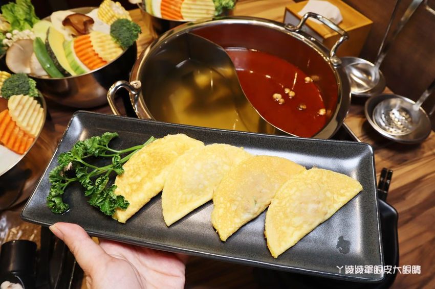 新竹巨城附近美食火鍋推薦香聚鍋物!一喝就上癮的火鍋湯頭,激推台灣優酪豬、手工香菜豬肉滑