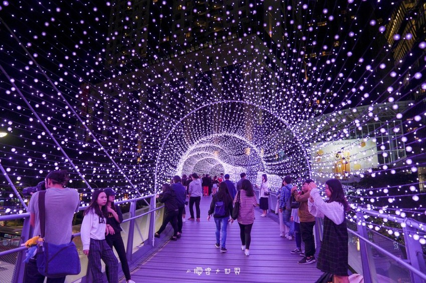 超級美的耶誕城～小朋友最愛的兒童小火車、變色迷宮、耶誕溜滑梯、卡納赫拉星星廊道、馬卡龍愛心塗鴉、五條光廊任你拍！