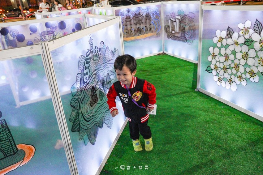 超級美的耶誕城～小朋友最愛的兒童小火車、變色迷宮、耶誕溜滑梯、卡納赫拉星星廊道、馬卡龍愛心塗鴉、五條光廊任你拍！