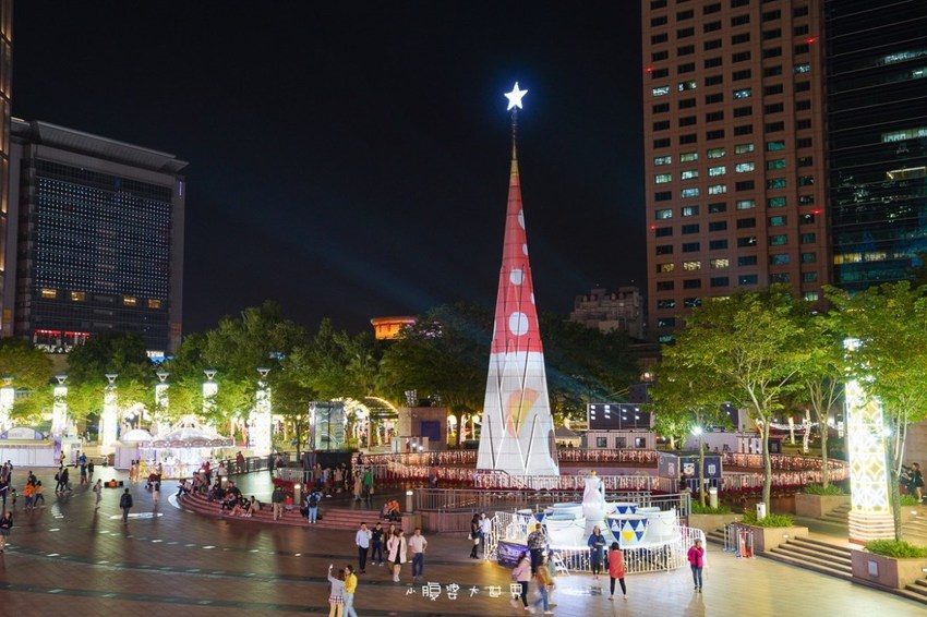 超級美的耶誕城～小朋友最愛的兒童小火車、變色迷宮、耶誕溜滑梯、卡納赫拉星星廊道、馬卡龍愛心塗鴉、五條光廊任你拍！