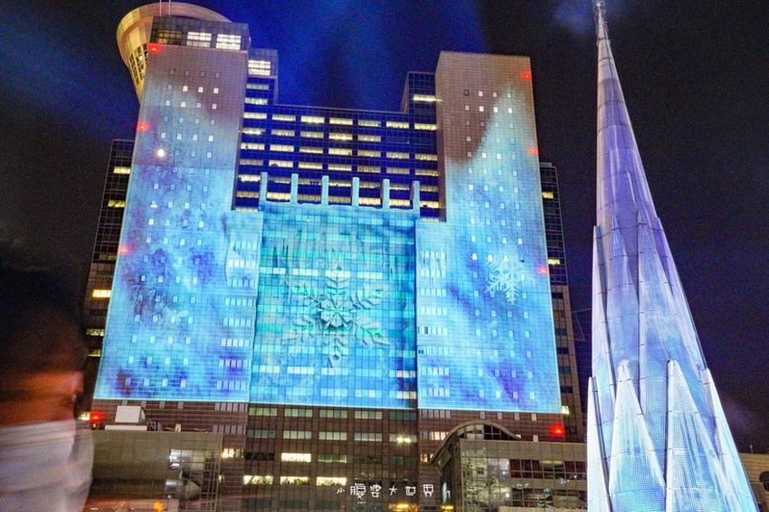 超級美的耶誕城～小朋友最愛的兒童小火車、變色迷宮、耶誕溜滑梯、卡納赫拉星星廊道、馬卡龍愛心塗鴉、五條光廊任你拍！