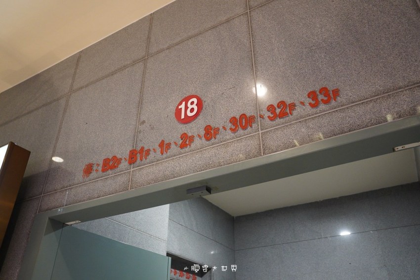 超級美的耶誕城～小朋友最愛的兒童小火車、變色迷宮、耶誕溜滑梯、卡納赫拉星星廊道、馬卡龍愛心塗鴉、五條光廊任你拍！