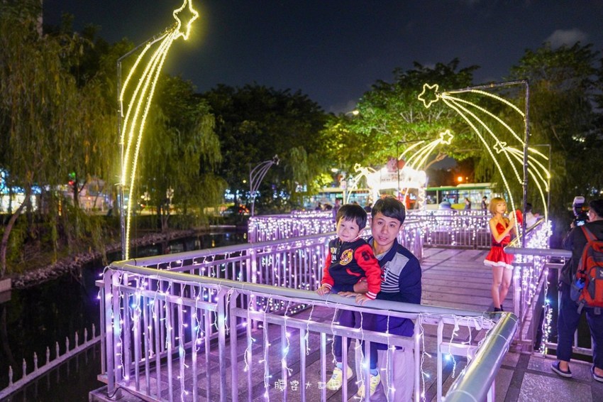 超級美的耶誕城～小朋友最愛的兒童小火車、變色迷宮、耶誕溜滑梯、卡納赫拉星星廊道、馬卡龍愛心塗鴉、五條光廊任你拍！