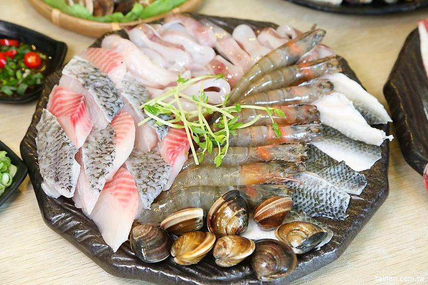 台南火鍋｜森鑶鍋物~南科聚餐新選擇!很超值的超彭湃火鍋!高CP值、單點共鍋、套餐個人鍋都可以! - 台南好Food遊