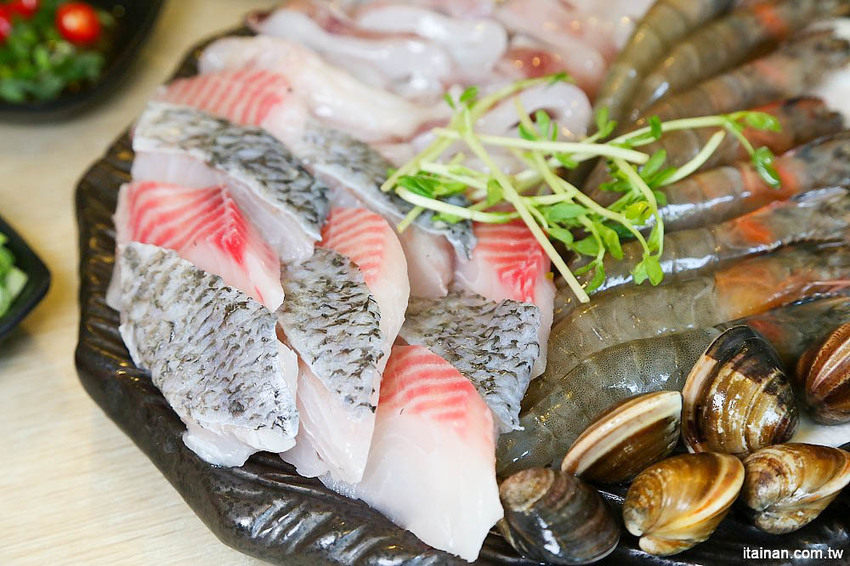 台南火鍋｜森鑶鍋物~南科聚餐新選擇!很超值的超彭湃火鍋!高CP值、單點共鍋、套餐個人鍋都可以! - 台南好Food遊