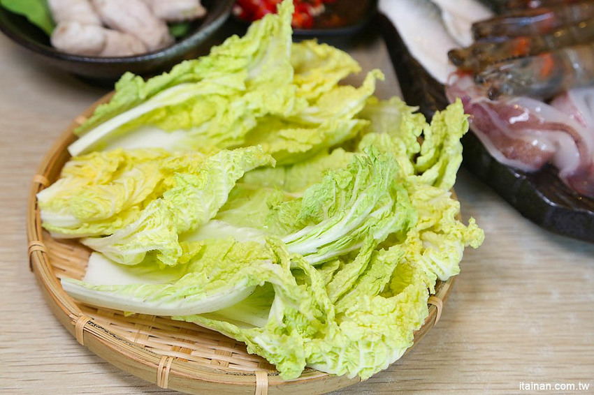 台南火鍋｜森鑶鍋物~南科聚餐新選擇!很超值的超彭湃火鍋!高CP值、單點共鍋、套餐個人鍋都可以! - 台南好Food遊