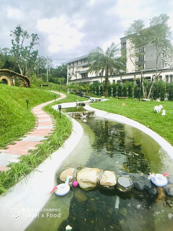 浮誇粉嫩版～兔子迷宮礁溪浴場｜午茶喔伊係，網美集散地，拍好拍滿真有趣 @魚兒 x 牽手明太子的「視」界旅行