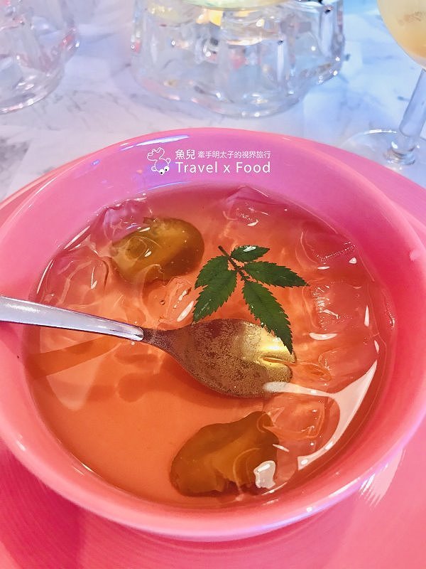 浮誇粉嫩版～兔子迷宮礁溪浴場｜午茶喔伊係，網美集散地，拍好拍滿真有趣 @魚兒 x 牽手明太子的「視」界旅行