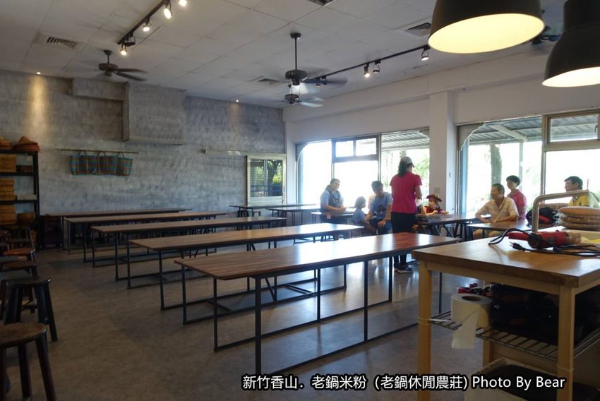 【新竹香山】「老鍋休閒農莊（百年老店/米粉DIY/親子共學手作體驗/田間生態觀察/沙坑.溜滑梯/十七公里海岸線末端）」