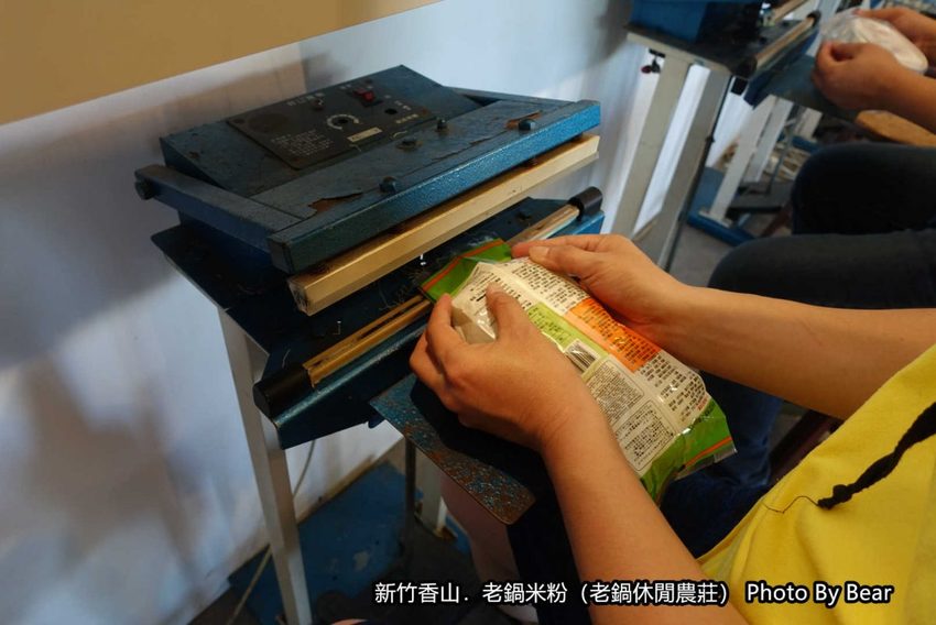 【新竹香山】「老鍋休閒農莊（百年老店/米粉DIY/親子共學手作體驗/田間生態觀察/沙坑.溜滑梯/十七公里海岸線末端）」