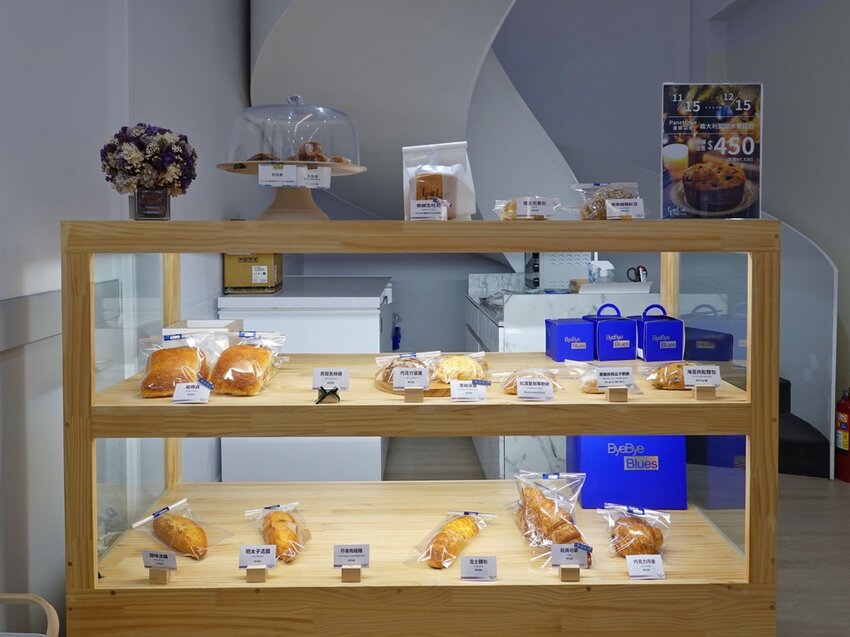 台南中西區—Bye Bye Blues Taiwan|蛋糕的甜足以撫平一週七天的憂鬱|林百貨、蝸牛巷、台南美術館、孔廟