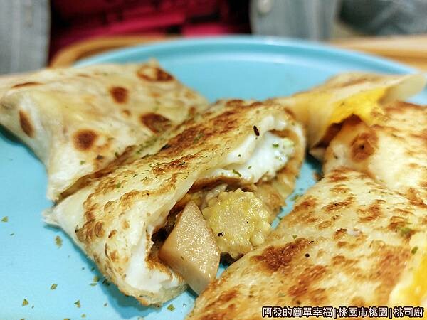 桃司廚09-菇菇甲看賣蛋餅.jpg