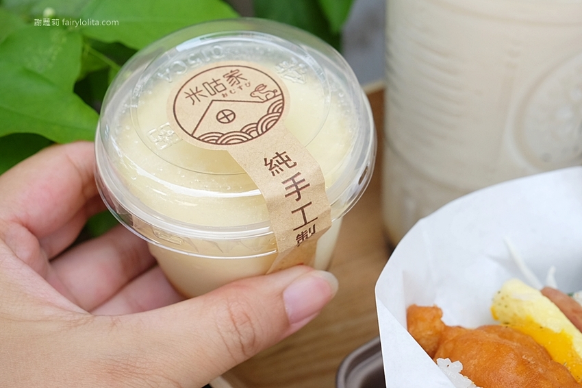 米咕家日式飯糰。日本沖繩爆紅日式飯糰登台,浮誇份量一口咬不下,大器食材疊成一座小山高! @蹦啾♥謝蘿莉 La vie heureuse